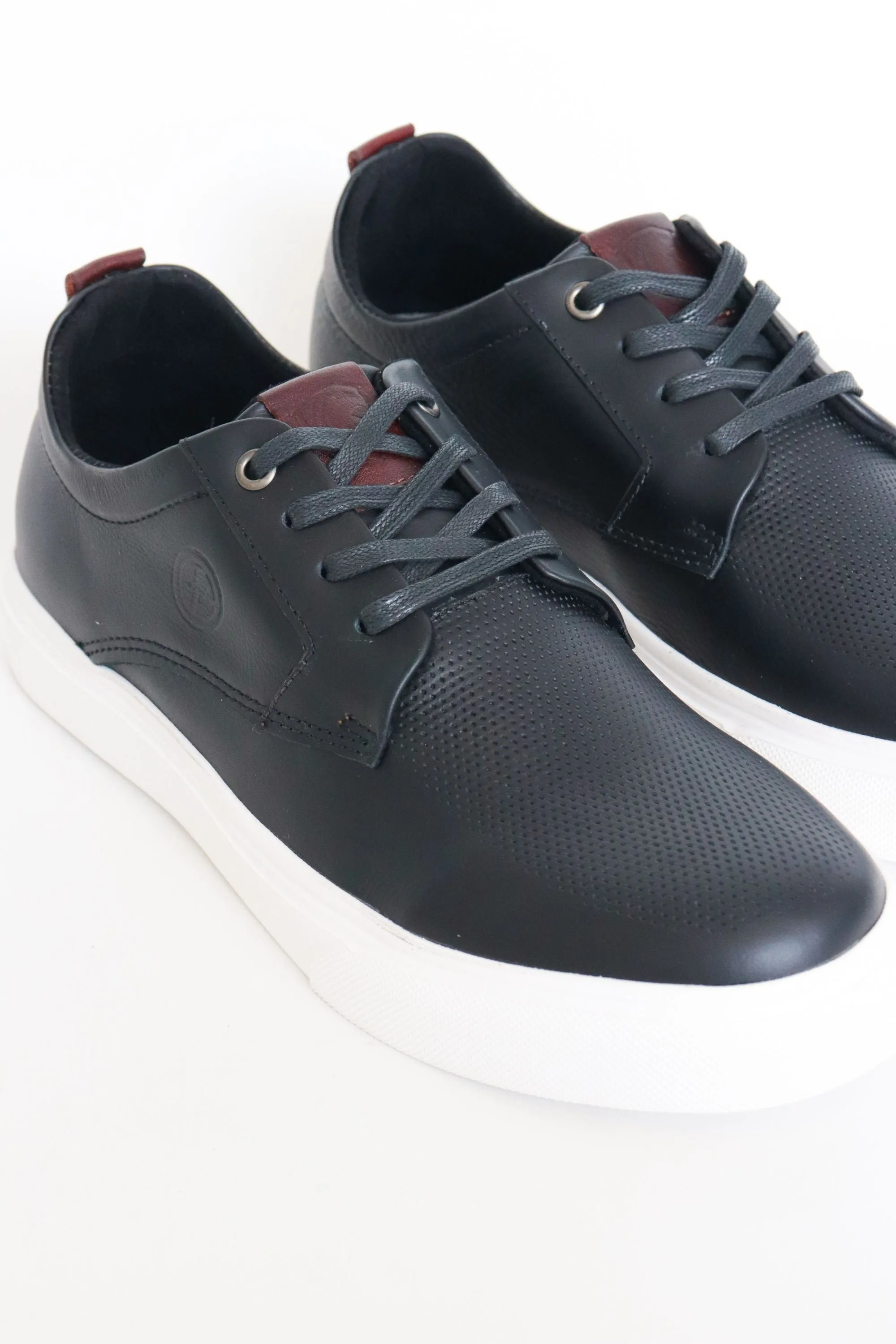 SNEAKERS WALKER EN CUERO NEGRO PARA HOMBRE / REF: SPN 2805